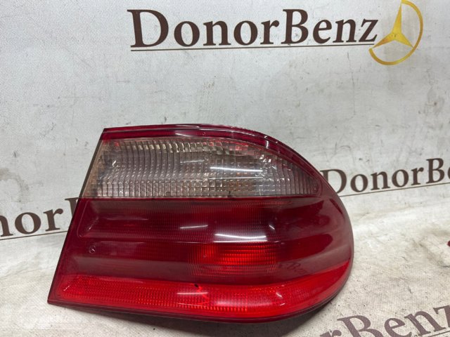 Задний правый внешний фонарь A2108203464 MERCEDES