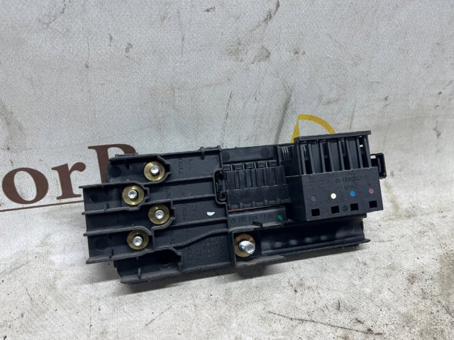 Коробка предохранителей A2115452301 MERCEDES