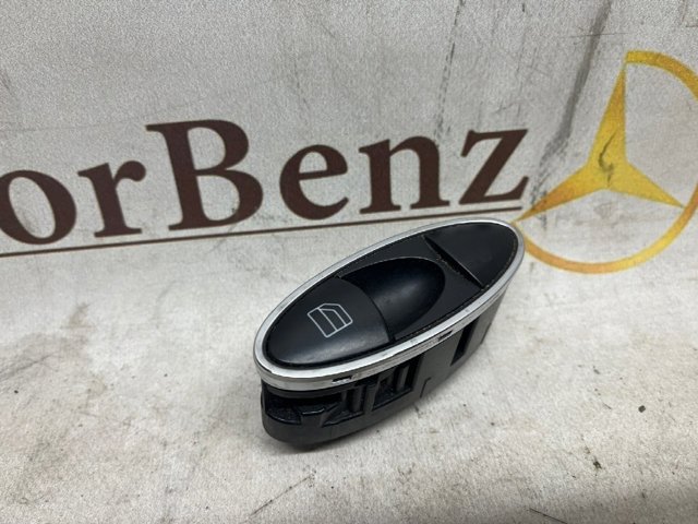 Кнопки переднего левого стекло подъёмника A2118218651 MERCEDES