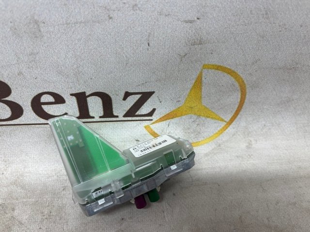 Антенна на крышу A2128201675 MERCEDES