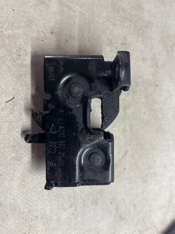 Замок крышки капота A2128800160 MERCEDES