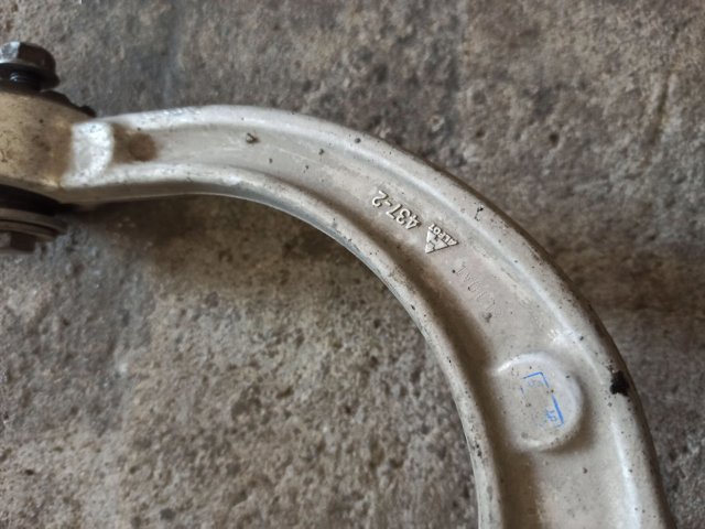 Рычаг передней подвески верхний, левый A2513300707 MERCEDES