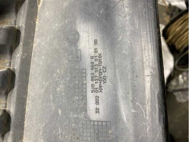 VAG 5J0853668B Решетка радиатора в наличии Ужгород