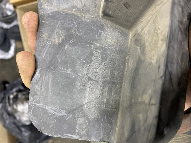 NISSAN 638544BA0A Брызговик передний правый в наличии Львов