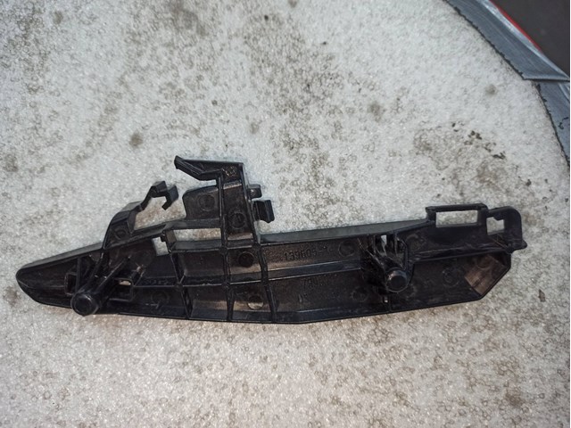 BMW 51117399981 Направляющая переднего бампера правая в наличии Черновцы