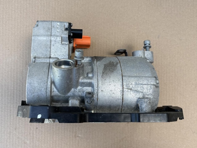 VAG 1EA820807C Компрессор кондиционера в наличии Черновцы