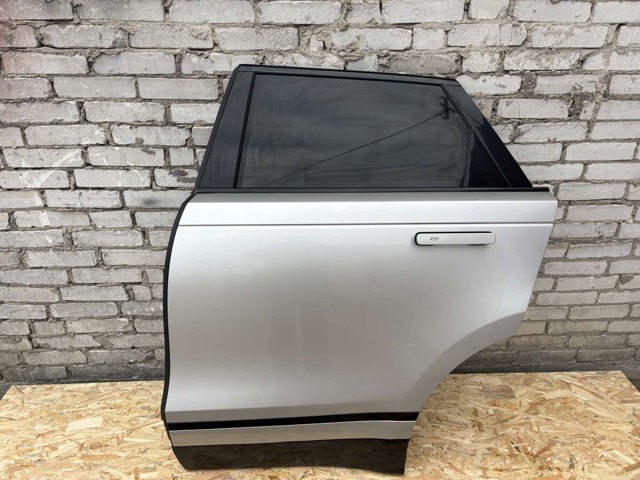 Дверь пассажирская задняя левая LR091720 LAND ROVER
