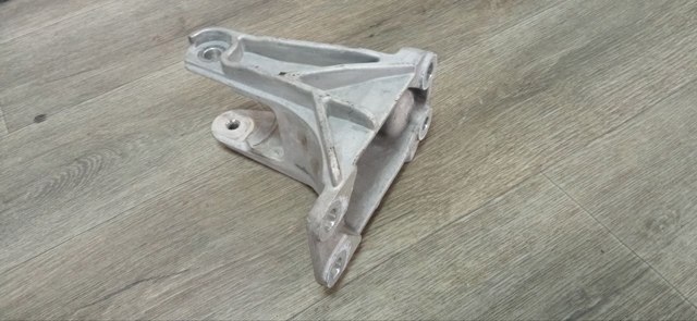 Кронштейн подушки (опоры) двигателя, задней 113333NF0A NISSAN