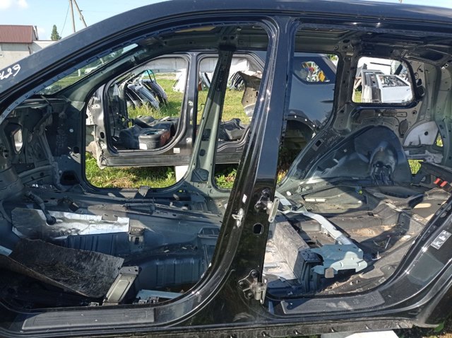 Стойка боковая 1646300711 MERCEDES