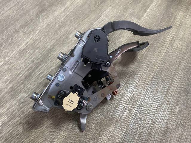 NISSAN 180024AF0A Педаль газа в наличии Черкассы