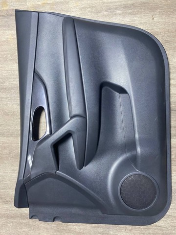 Обшивка передней двери правой 809005HK0A NISSAN