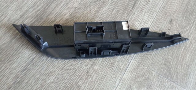 809603NF0A NISSAN Панель (накладка) блока управления стеклоподъемником передняя правая купить в Чернигов