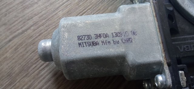 Моторчик стеклоподъемника двери задней, правой 827303NF0A NISSAN
