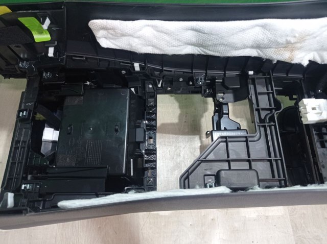 84660C6000WK HYUNDAI Крышка подлокотника купить в Тернополь