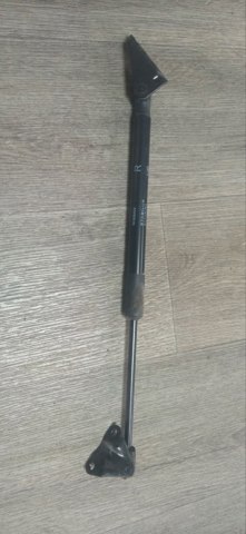 Амортизатор задней двери 904503NF0A NISSAN