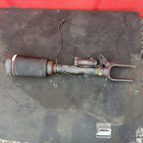 Амортизаторы передние A1643205813 MERCEDES