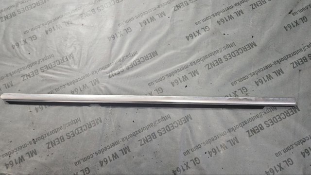 Молдинг опускного стекла двери задней, левой A1646907980 MERCEDES