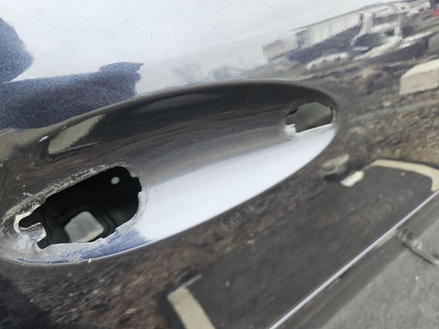 Пассажирская передняя дверь A1647201005 MERCEDES
