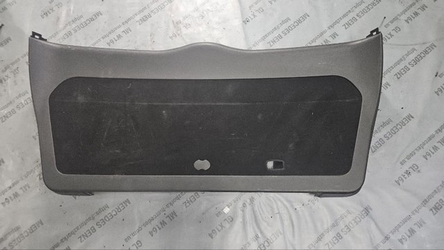 Обшивка-облицовка задней двери A1647401770 MERCEDES