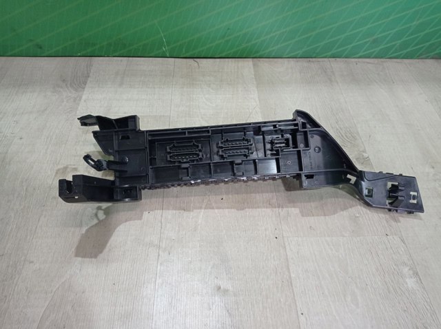 Панель предохранителей A1665402350 MERCEDES