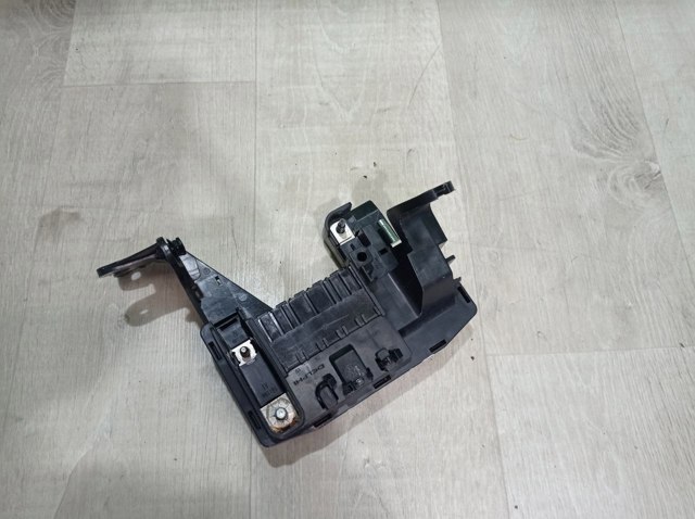 Монтажный блок предохранителей A1665402950 MERCEDES