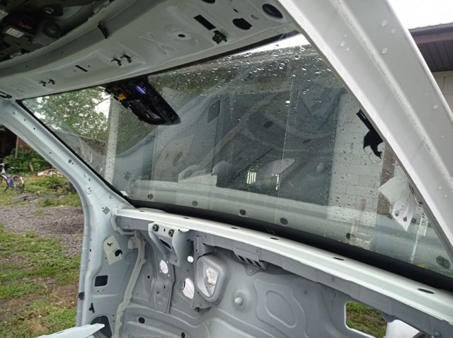 MERCEDES 1666701301 Стекло лобовое  в наличии Ужгород