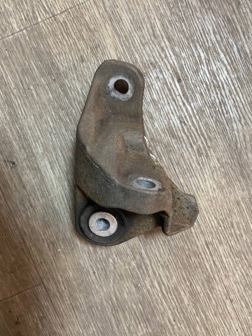 Крепление коробки передач BV6Z6E042C FORD