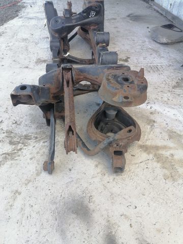 Поперечина задней подвески Ford Escape 2