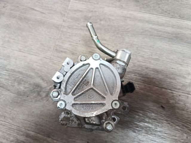 Насос вакуумный PE0718G00B MAZDA