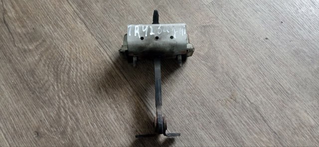Ограничитель открывания двери багажного отсека (фургон), правый YC15V44100AK FORD