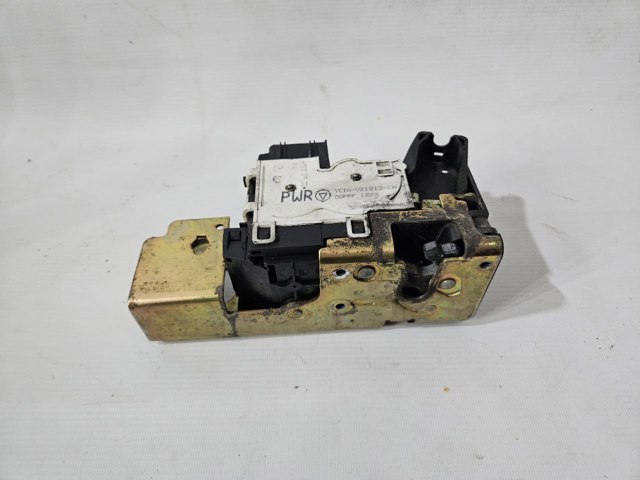 Замок передней пассажирской двери YC1AV21812CH FORD