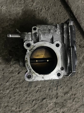 Блок дроссельной заслонки 220300D011 TOYOTA