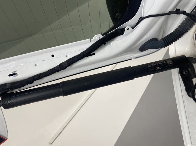 Газовый упор багажника 80A827851C VAG