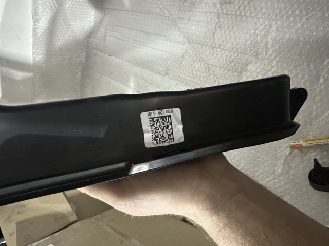 8W0129618F VAG Патрубок воздушный, вход воздушного фильтра купить в Одесса