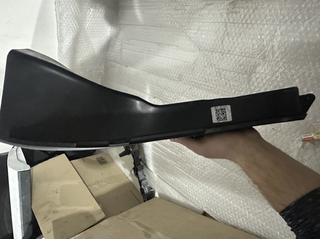 VAG 8W0129618F Впускной патрубок воздушного фильтра в наличии Николаев