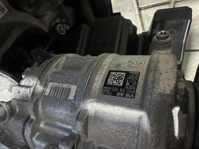 Компрессор системы кондиционирования 8W0816803J VAG