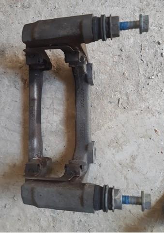 Скоба суппорта заднего LR036570 LAND ROVER