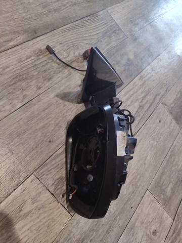 Правое боковое зеркало LR048966 LAND ROVER