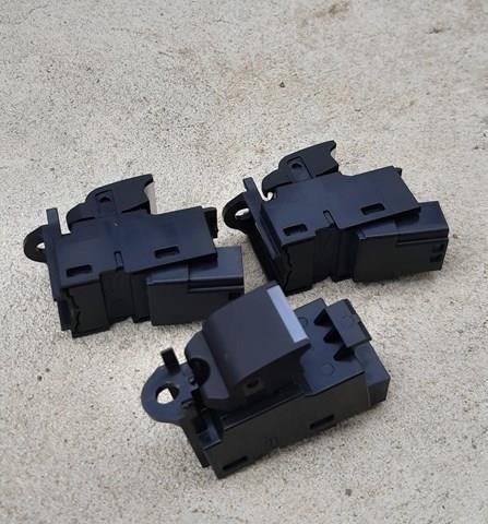 Кнопка стеклоподъемника передняя правая LR059773 LAND ROVER