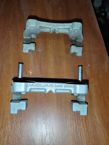 Направляющая скоба суппорта LR061379 LAND ROVER