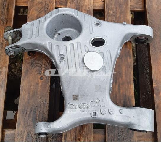 Рычаг задней подвески нижний, левый LR076679 LAND ROVER