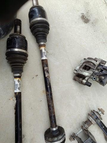 Полуось задняя, правая LR078570 LAND ROVER