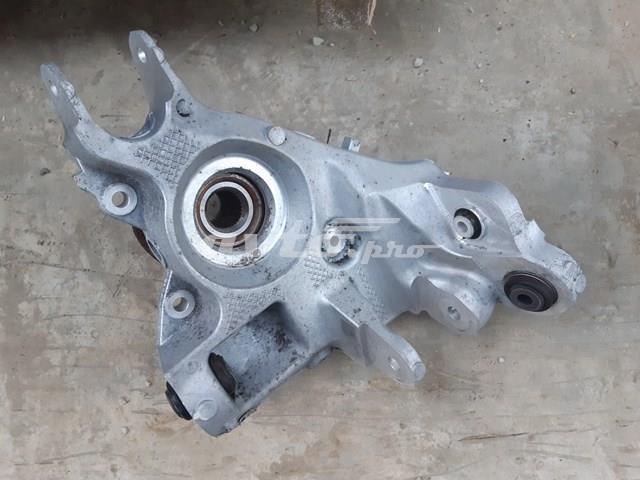 Цапфа поворотная левая LR087650 LAND ROVER