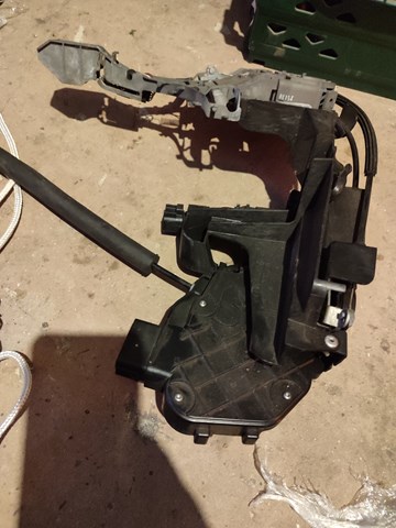 Замок двери водителя LR091526 LAND ROVER
