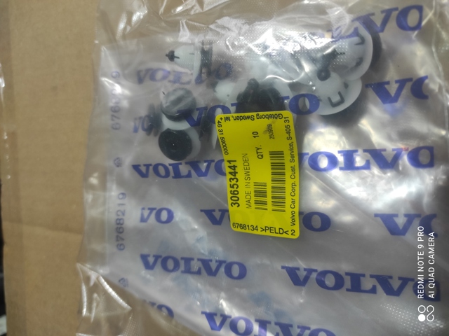 Крепеж переднего бампера 30653441 VOLVO