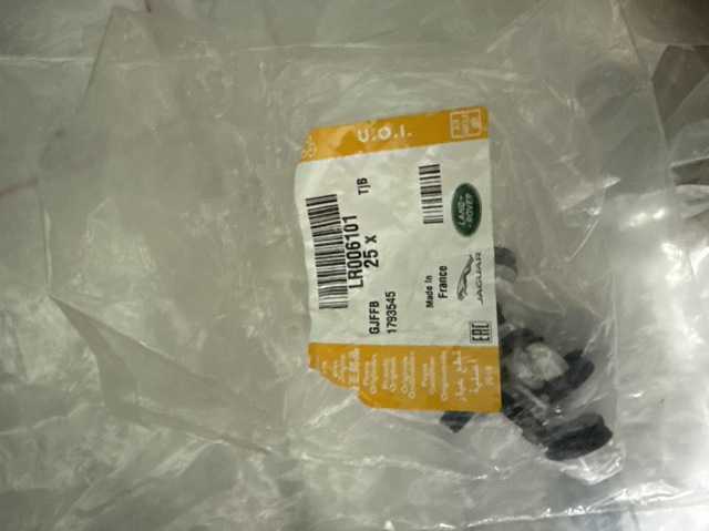 Пистон (клип) крепления обшивки двери LR006101 LAND ROVER