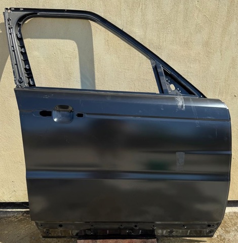 Пассажирская передняя дверь LR044226 LAND ROVER