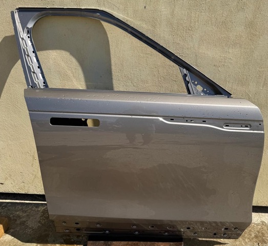Пассажирская передняя дверь LR091717 LAND ROVER