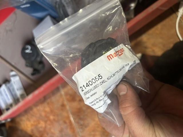 2140055 METZGER Крышка (пробка) расширительного бачка купить в Одесса