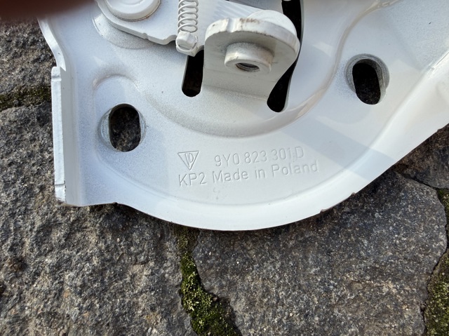 PORSCHE 9Y0823301D в наличии Ирпень